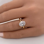 Load image into Gallery viewer, 2.50ct Oval Moissanite Engagement Ring