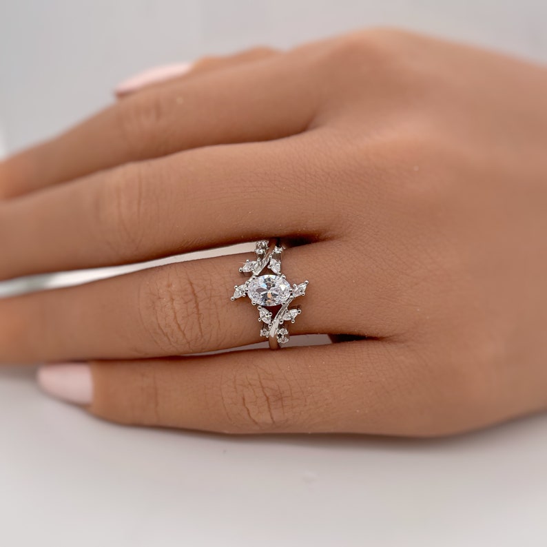 1.00ct Oval Moissanite Leaf Ring, Art Deco Ring, Leaf, Oval Moissanite Engagement Ring, Engagement Ring, Marquise Leaf Engagement Ring