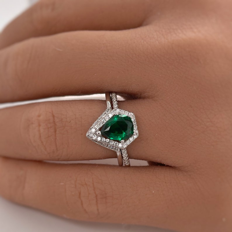 Kite Diamond Engagement Ring, Triangle Halo Engagement Ring, Pear Diamond Halo Ring, Kite Statement Ring, Coffin Unique Engagement Ring
