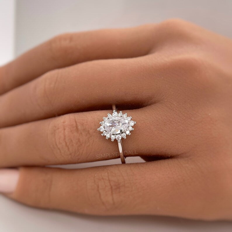 1.00ct Oval Moissanite Ring, Dainty Art Deco Ring, Minimalist Dainty Flower Ring, Art Deco, Oval Moissanite Engagement Ring, Bridal Ring