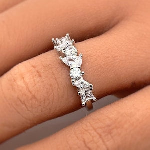 14k Assorted Moissanite Band