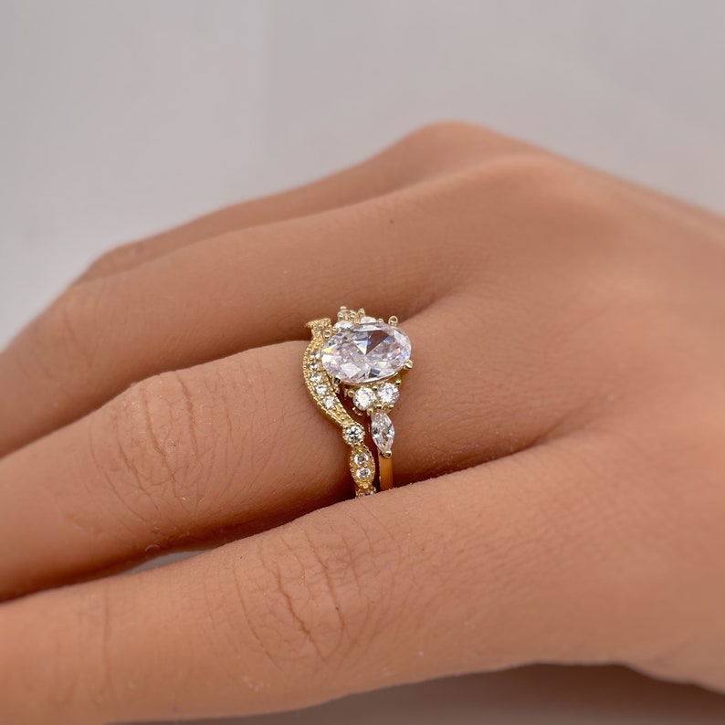 1.00ct Oval Diamond Engagement Ring