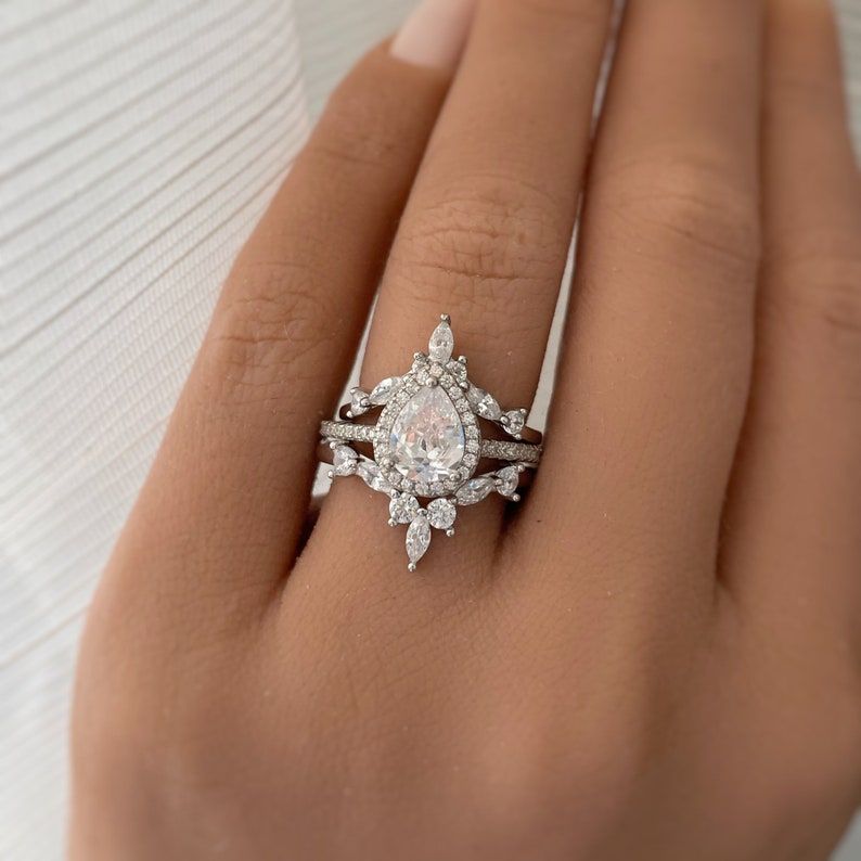 1.00ct Pear Halo Ring Set